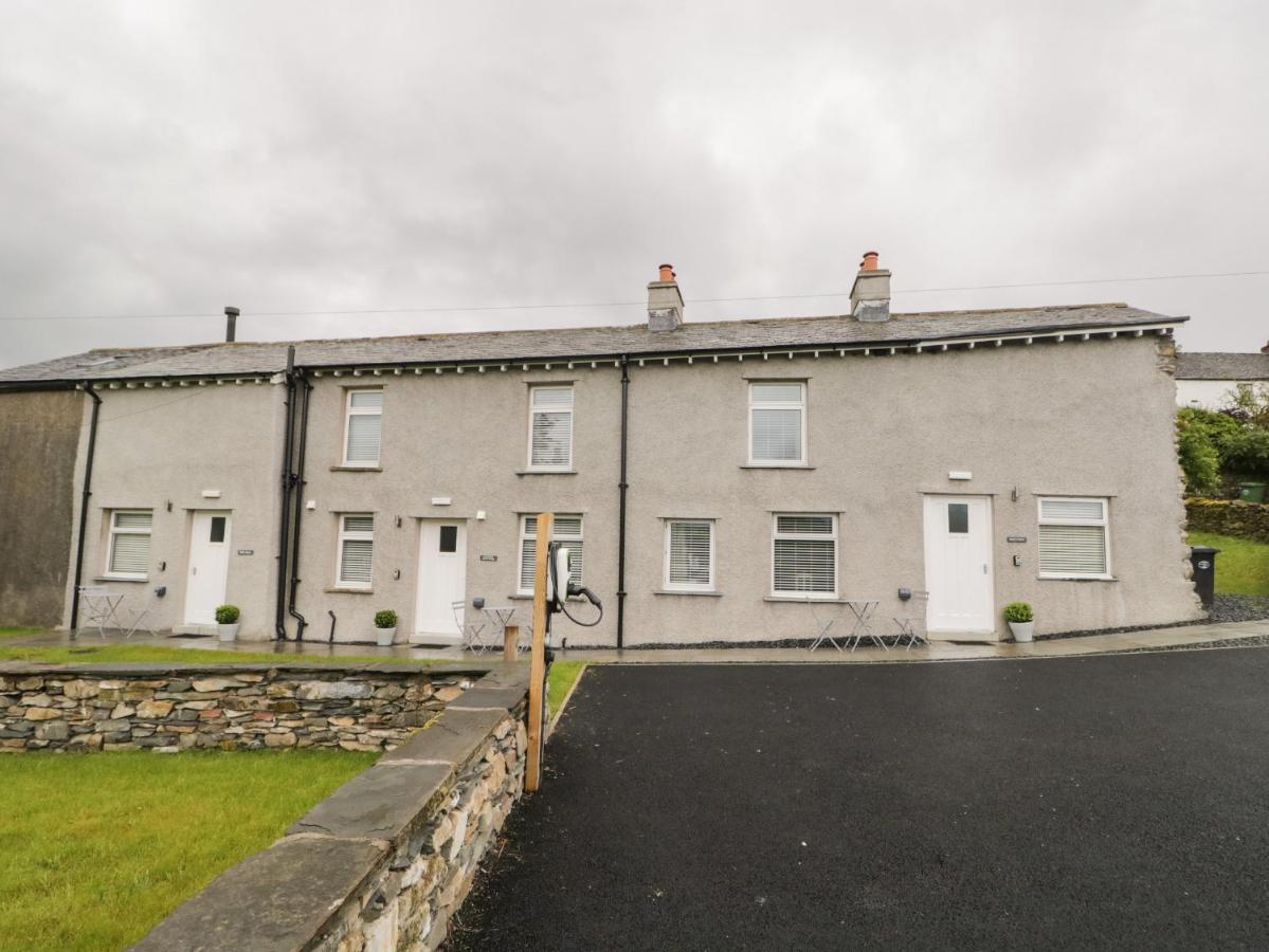 Oxen Park Farm Cottage Ulverston Eksteriør billede