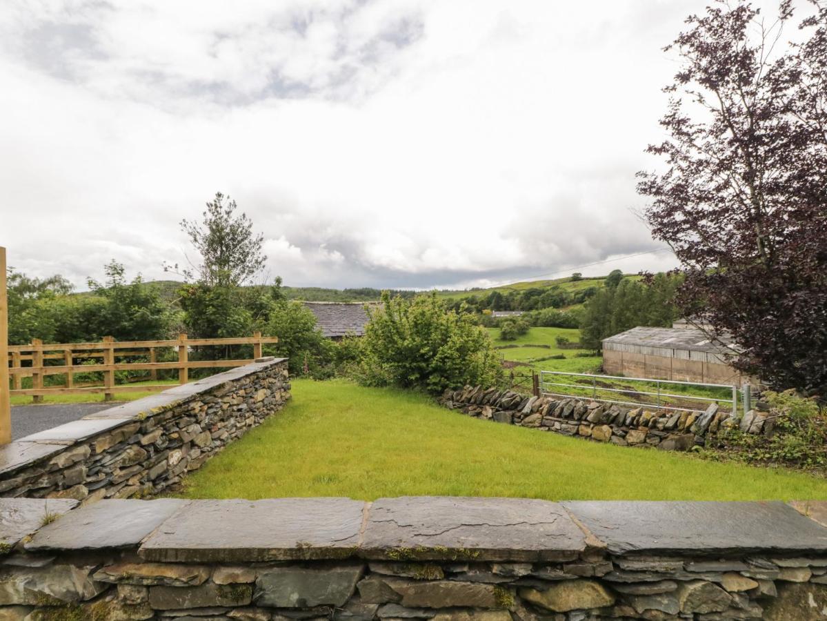 Oxen Park Farm Cottage Ulverston Eksteriør billede